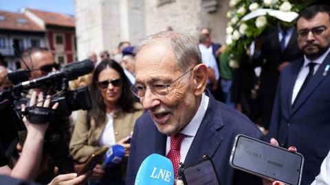 Javier Solana asiste al responso del fallecido expresidente de Asturias Antonio Trevín
