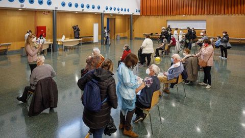 Vacunaci�n en un centro c�vico de Zaragoza