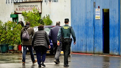 Operativo de la Guardia Civil y Polica Nacional contra el narcotrfico. Registros por la fabricacin de narcolanchas en una empresa de Moaa.