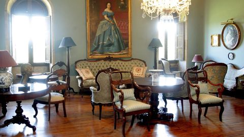 Imagen de archivo del 2011 de una estancia interior del pazo de Meir�s