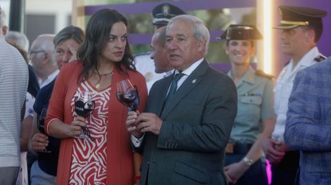 Tom&eacute;, con la presidenta de la Diputaci&oacute;n, en la apertura del Festival do Vi&ntilde;o