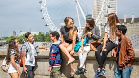 Alumnos de un curso en el extranjero de excursi�n en Londres