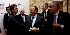 Feijoo coincidi� ayer con el presidente de Barreras, Jos� Garc�a Costas, en Vigo, en la celebraci�n del 30 aniversario de Asime.