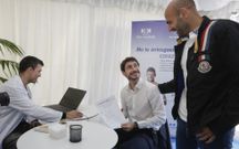 V�ctor S�nchez y Manuel Pablo se sometieron al test cardiosaludable dentro de una campa�a que contin�a en la entrada del Modelo. 