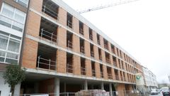 Edificio de nueva construcci�n en la calle Carcas�a de Noia