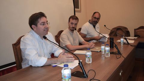 Uxío-Breogán Diéguez -con Pablo García e Alejandro Alonso Nogueira-, nos encontros sobre Del Riego: «Foi o deseñador da reconstitución do Partido Galeguista na clandestinidade, xunto a outras figuras como Xaime Illa e Ramón Piñeiro».