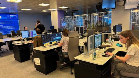 Parte do equipo da mesa de redacción, en Sabón, na actualidade