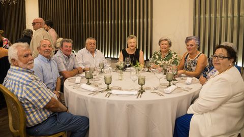 Comida jubilados de Agui�o en restauraci�n Chicolino, Boiro