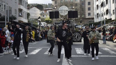 Desfile de entroido de Barbad�s por las calles de A Valenz�