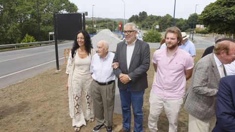 Descubrimiento de placa en homenaje a Tom�s Notario Vacas junto al puente de As Saamasas 