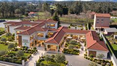 La residencia que se est� construyendo en el antiguo colegio de Pino de Val, en Mazaricos