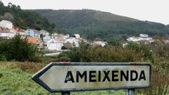 Entrada al n&uacute;cleo de A Ameixenda, en Cee