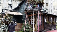 La caseta de Pap� Noel de Policarpo Sanz tras el accidente que oblig� a cerrarla al uso y apuntalarla