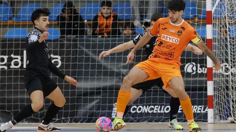 Pitero, en el duelo de Vista Alegre ante el Ceut&iacute;, anot&oacute; dos goles ayer en la cancha del filial del Bar&ccedil;a