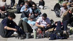 El grupo de peregrinos despleg� pasado el mediod�a del Viernes Santo, en plena Praza do Obradoiro, un hornillo para calentar agua, una cafetera italiana y dos latas de cocido