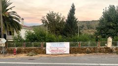 Cartel de los vecinos de As Concha en Lobeira