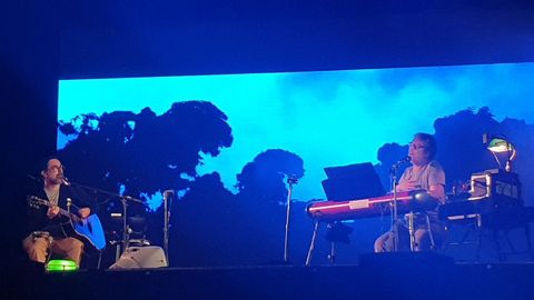 Amaro e Iv�n Ferreiro actuando en el 2021 en Granada, en el �nico concierto de su carrera en el que no interpretaron �Turnedo�.