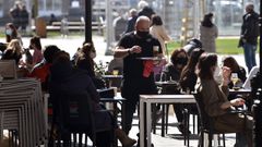 Terrazas llenas en el primer d�a de la primavera gallega