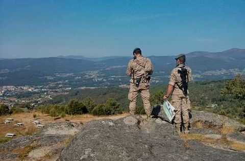 Una patrulla de la Brilat vigilando una de las �reas a su cargo.