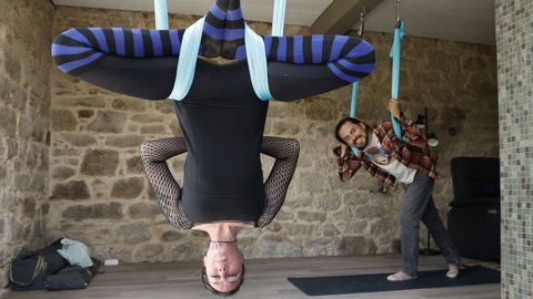 En Celestial Dance de Negradas se imparte yoga a�reo y hatha yoga principalmente, y pronto comenzar�n con retiros