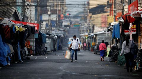 El Salvador ha impuesto un estricto confinamiento que incluye limitar los días para ir a comprar comida o medicinas