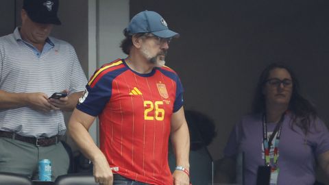 El actor Javier Bardem anim� a Espa�a en Dallas luciendo la camiseta de Borja Iglesias