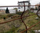 Ni la parcela ni la valla re�nen condiciones de seguridad. 