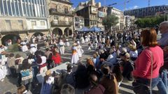 Centos de veci�os disfrutaron onte do evento na praza do Berb�s