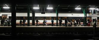 <span lang= es-es >Vuelta a casa por Navidad</span>. En el tren que lleg� a las 20.40 horas el viernes a Vilagarc�a viajaban numerosos estudiantes, aunque en esta ocasi�n, todos pudieron hacerlo sentados. 
