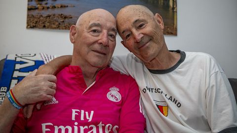 Antonio y Muriel, en el sal�n de su casa en Boiro.