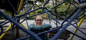 Este es el parque infantil del barrio de Los Rosales donde cada tarde juega el hijo de Blach, afectado por el s�ndrome de West. 