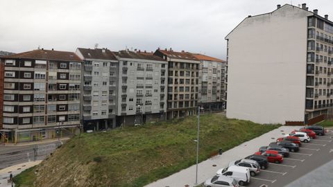 Una de las parcelas m�s atractivas por su localizaci�n est� junto al nuevo acceso al CHUO