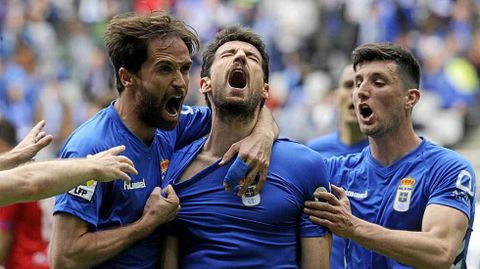 Toch� celebra uno de sus goles de la pasada campa�a