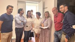 Elo�na N��ez y Felipe Calle visitaron el centro de salud rianxeiro.