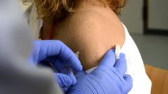 Vacunacin frente a la gripe en el Fontenla Maristany, en una foto de archivo