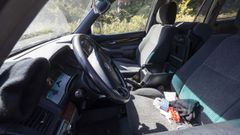 El todoterreno de los narcos. Es el veh�culo que utilizaron en la playa de Arnela. En el interior, un cuchillo y un pasamonta�as. 