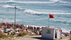Aspecto del arenal de Doni�os esta tarde