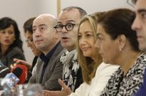 <span lang= es-es >�Non hai reinos de taifas, � un goberno sen tenencias nin d�scolos�</span>. El alcalde de Ourense eligi� un c�ntrico restaurante de la ciudad para despachar en un desayuno informativo los logros en sus primeros cien d�as de gobierno. Jes�s V�zquez estuvo acompa�ado por el resto del equipo de gobierno, al que quiso agradecer su trabajo y dedicaci�n en el arranque del mandato en minor�a. 