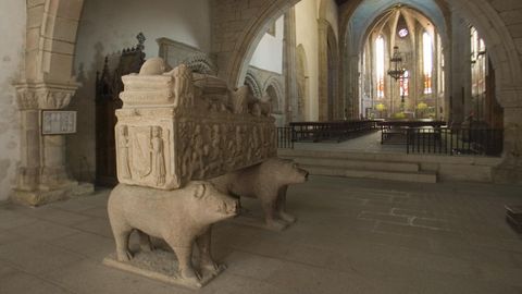 Fern�n P�rez de Andrade foi enterrado en Betanzos, na igrexa de San Francisco 