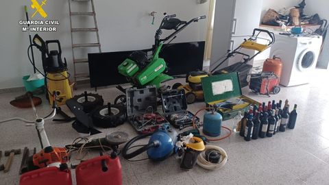 Objetos procedentes del robo que fueron recuperados por los agentes