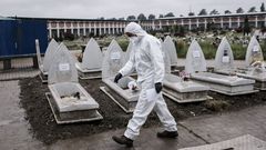 Cementerio de Tur�n, una de las zonas mas afectadas de Europa por el covid