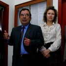 <span lang= es-es >De mano derecha a sucesora</span>. La foto es del a�o 2005, pero Sara In�s Vega, futura alcaldesa de Castro Caldelas, acompa�a a Osorio en el gobierno local desde las elecciones de 1999. 