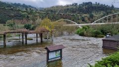 La crecida del Mi�o inund� las termas de Outariz.