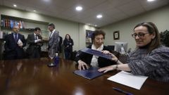 La conselleira de infraestructuras e vivienda Ethel  Vazquez firma convenio de colaboraci�n con el consello da Avogacia de Galiciai