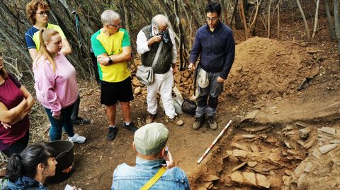 Imagen de archivo de la visita guiada a la excavaci�n en O Seixo el pasado mes de septiembre.