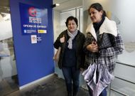 Ni Dolores -izquierda- ni Ana -derecha- cumplen los requisitos para cobrar la ayuda. 