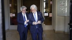 El presidente de la CEG, Juan Manuel Vieites, a la izquierda, y el de Foment del Treball, Josep S�nchez Llibre, en la cumbre en Barcelona