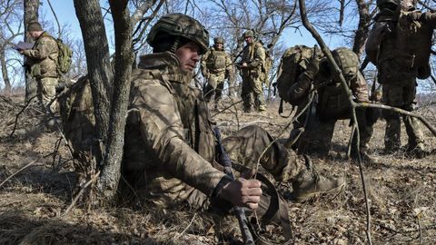 Reclutas de la 65.� Brigada Mecanizada, durante un entrenamiento en la regi�n de Zaporizyia.