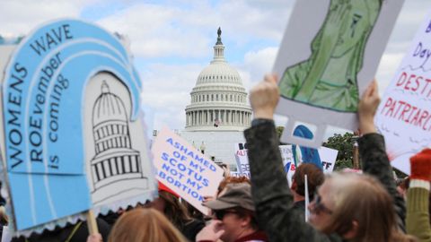 Miles de personas marcharon en Washington en defensa del aborto,  a un mes de las elecciones legislativas de medio mandato.