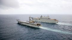 El portaviones Prncipe de Asturias y el Juan Carlos I, navegando juntos, en una foto de archivo